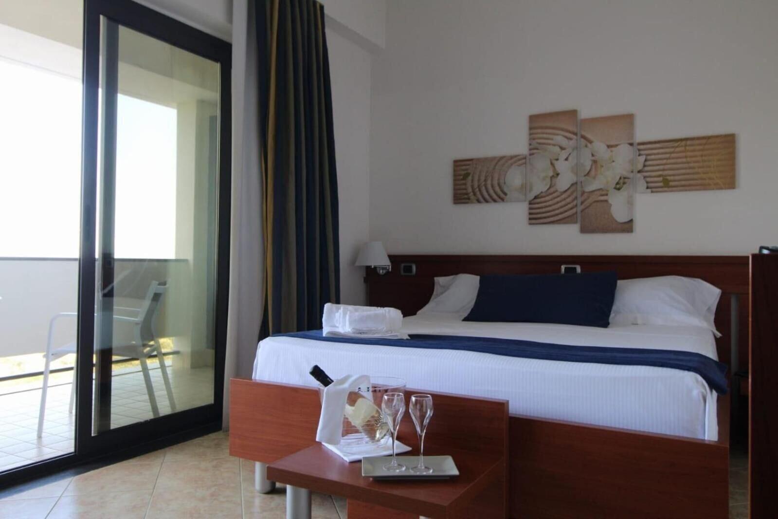 Park Hotel Mirabeau 蒙泰保内 外观 照片