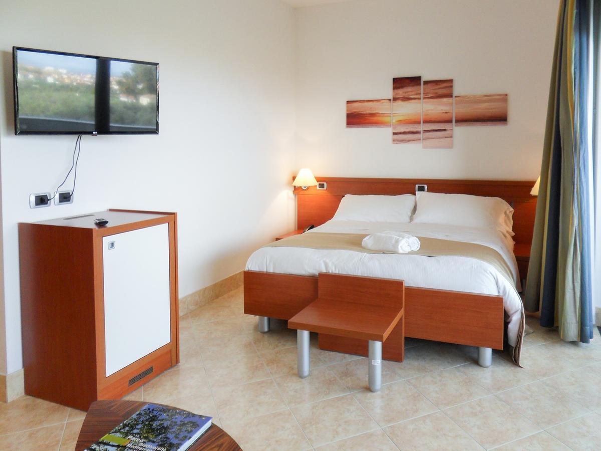 Park Hotel Mirabeau 蒙泰保内 外观 照片