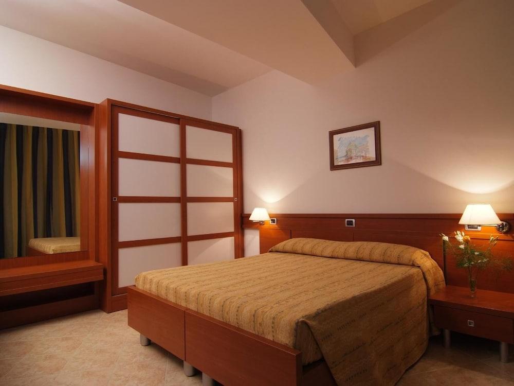 Park Hotel Mirabeau 蒙泰保内 外观 照片