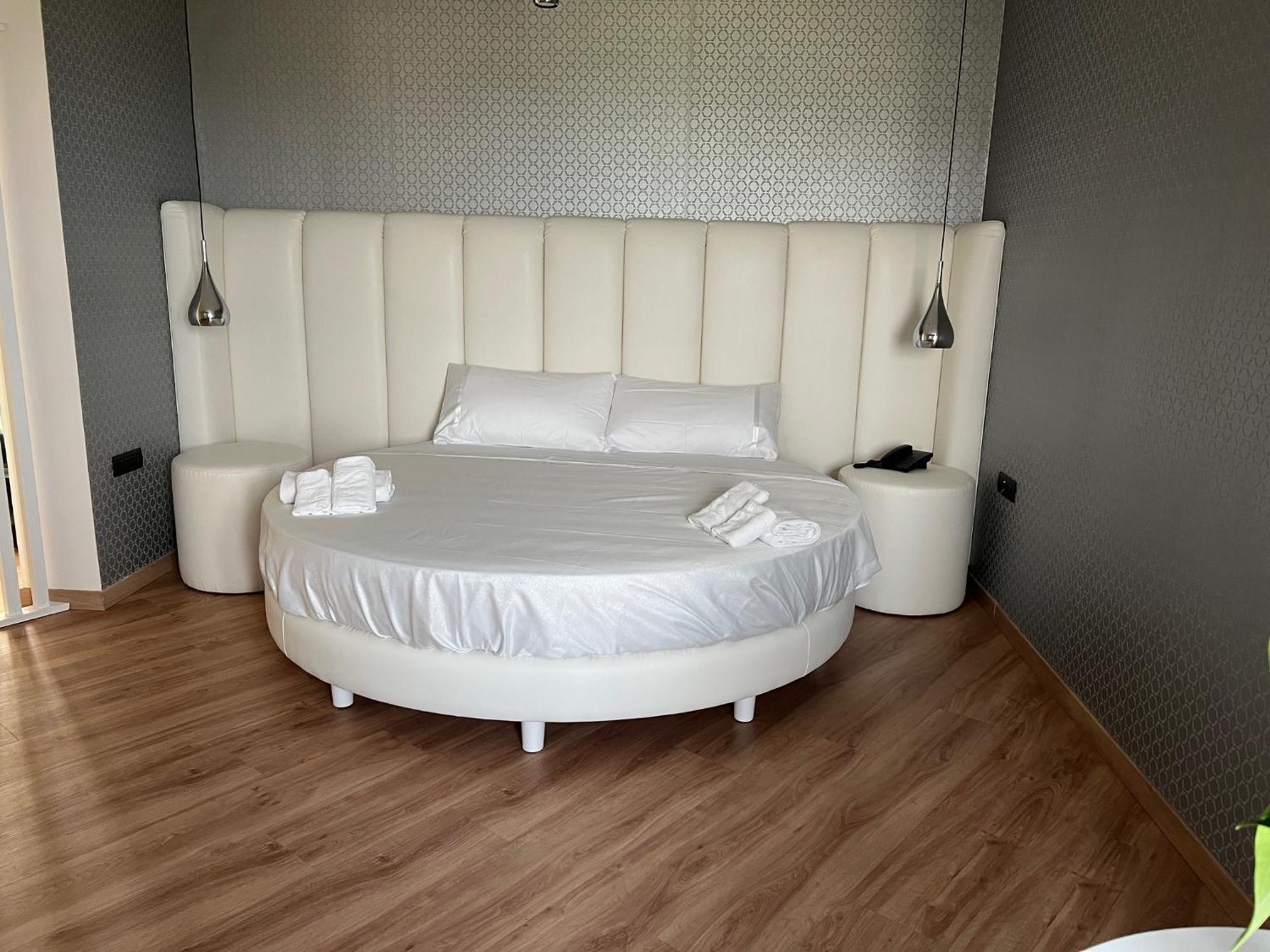 Park Hotel Mirabeau 蒙泰保内 外观 照片